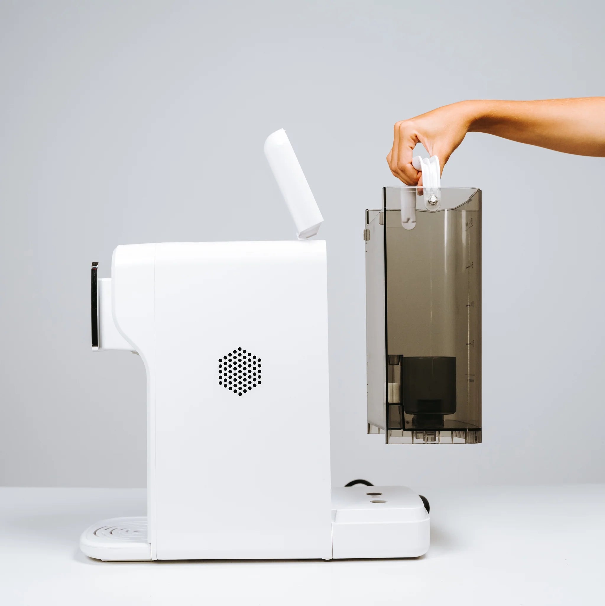 HYDROGEN HEALTH hydrogen water device with removable water tank held by hand for easy refilling